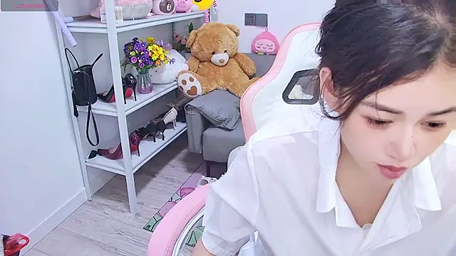Snapshot of QinQin-888 chatting on 07/13/26, 12:26 QinQin-888 online show from 07/13/26, 12:26