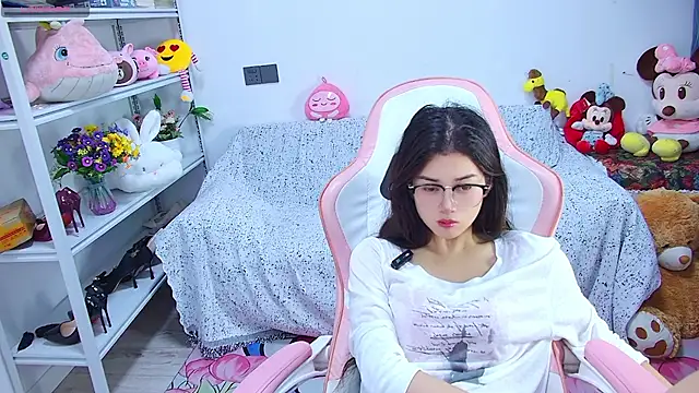 Snapshot of QinQin-888 chatting on 06/15/26, 11:15 QinQin-888 online show from 06/15/26, 11:15