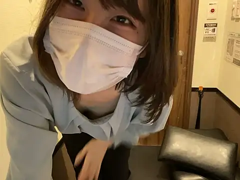 Snapshot of miniminimo_o chatting on 05/27/26, 10:22 miniminimo o online show from 05/27/26, 10:22