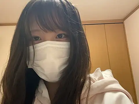 Snapshot of miniminimo_o chatting on 06/18/26, 11:37 miniminimo o online show from 06/18/26, 11:37