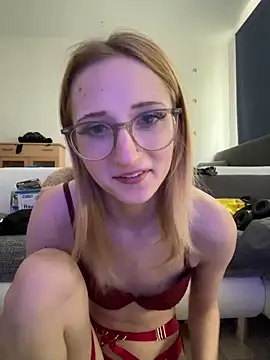 Snapshot of LauraundSteve_ chatting on 06/03/26, 03:06 LauraundSteve online show from 06/03/26, 03:06