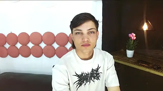 MaxxLouis online show from 05/25/26, 01:43