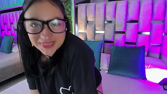 Emilye rousee online show from 05/28/26, 11:49