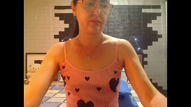 Snapshot of Ada_Vera chatting on 05/19/26, 01:40 Ada Vera online show from 05/19/26, 01:40