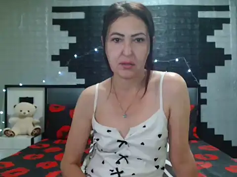 Snapshot of Ada_Vera chatting on 06/17/26, 12:15 Ada Vera online show from 06/17/26, 12:15
