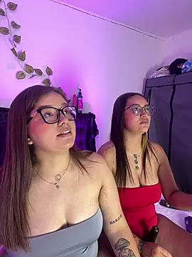 Snapshot of Annie_And_Hanniee chatting on 05/27/26, 05:09 Annie And Hanniee online show from 05/27/26, 05:09