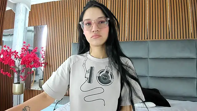 Snapshot of SophiieCalloway1 chatting on 07/02/26, 02:56 SophiieCalloway1 online show from 07/02/26, 02:56