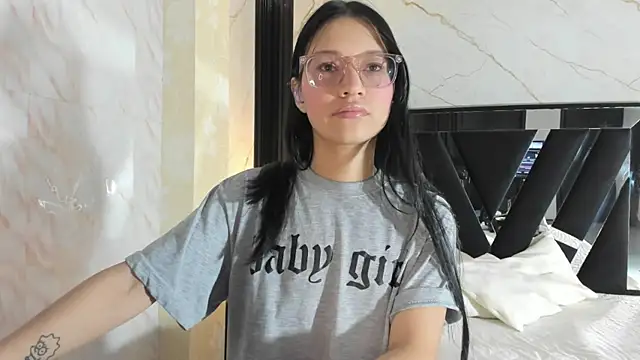 Snapshot of SophiieCalloway1 chatting on 06/06/26, 02:11 SophiieCalloway1 online show from 06/06/26, 02:11