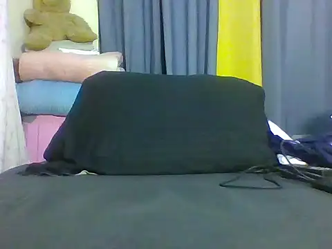 Snapshot of petite_hottie chatting on 06/18/26, 06:57 petite hottie online show from 06/18/26, 06:57
