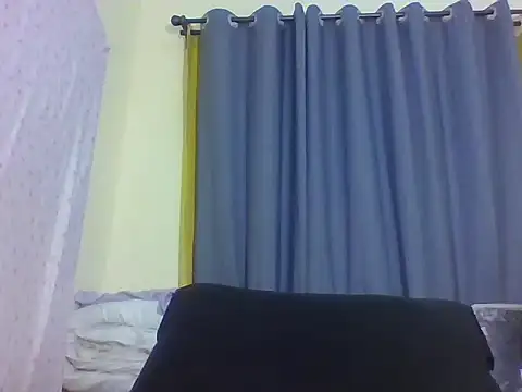 Snapshot of petite_hottie chatting on 06/09/26, 02:51 petite hottie online show from 06/09/26, 02:51
