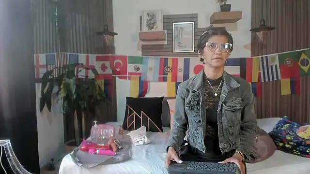 Snapshot of Evaa_campbell chatting on 06/20/26, 12:10 Evaa campbell online show from 06/20/26, 12:10