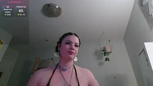 Snapshot of prettybird06 chatting on 07/15/26, 02:40 prettybird06 online show from 07/15/26, 02:40