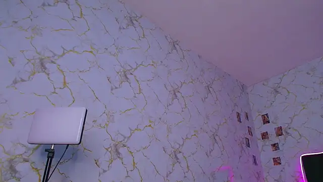 cinniaa  online show from 06/25/26, 08:58