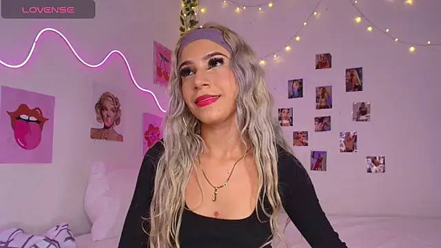 cinniaa  online show from 05/23/26, 04:17