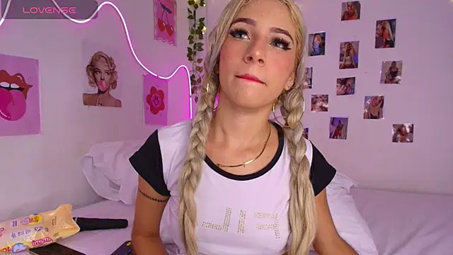 cinniaa  online show from 05/28/26, 01:24