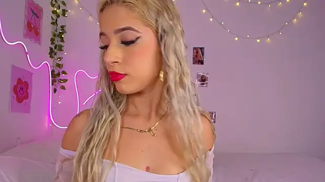 cinniaa  online show from 06/05/26, 01:10