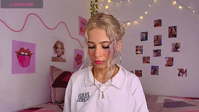 cinniaa  online show from 05/21/26, 12:08