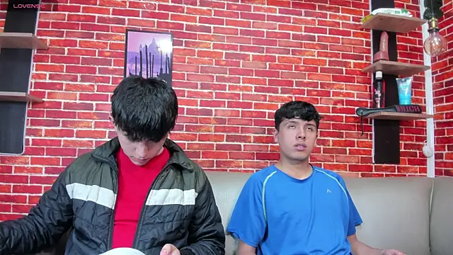 Hoot boyss  online show from 05/26/26, 07:56