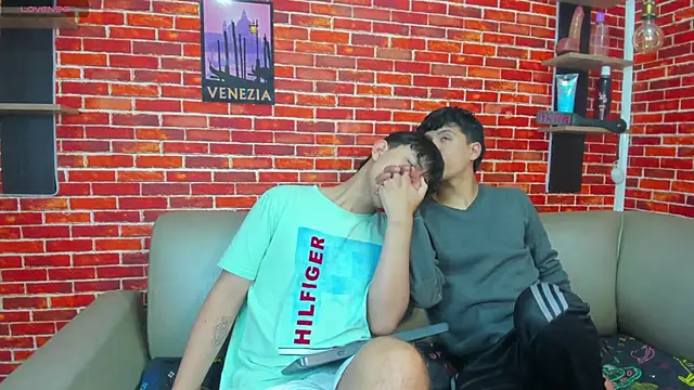 Hoot boyss  online show from 05/23/26, 08:30