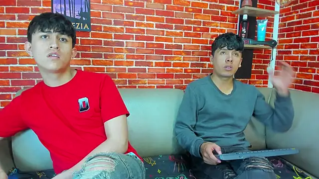 Hoot boyss  online show from 05/25/26, 08:40