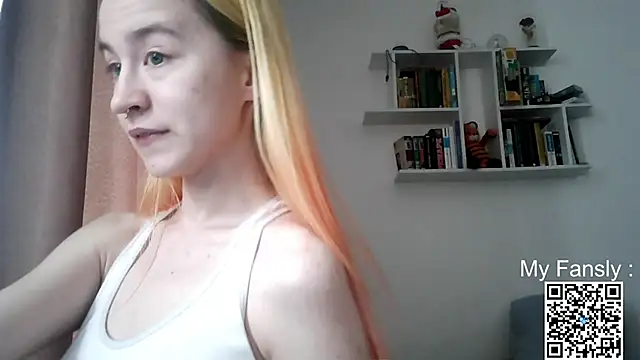 Emilya201 online show from 05/18/26, 04:07