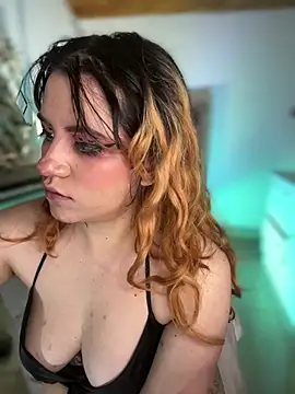 Snapshot of NikkiNix chatting on 06/17/26, 01:10 NikkiNix online show from 06/17/26, 01:10