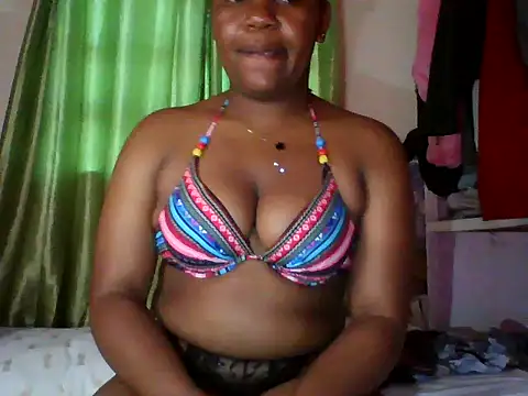Snapshot of sexy_dove chatting on 05/18/26, 02:33 sexy dove online show from 05/18/26, 02:33