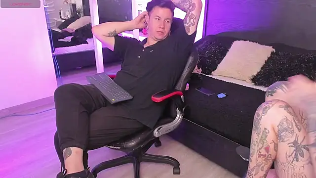 Snapshot of inkedsinners_ chatting on 06/10/26, 10:44 inkedsinners online show from 06/10/26, 10:44