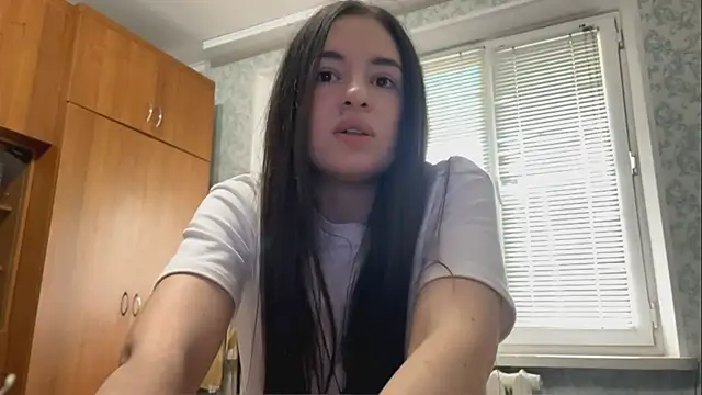 Snapshot of CarolineRu chatting on 05/25/26, 10:03 CarolineRu online show from 05/25/26, 10:03