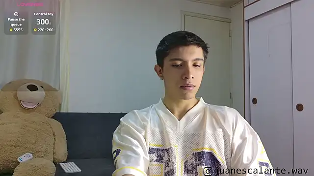 Snapshot of Thesaint_xxx chatting on 06/20/26, 10:15 Thesaint xxx online show from 06/20/26, 10:15