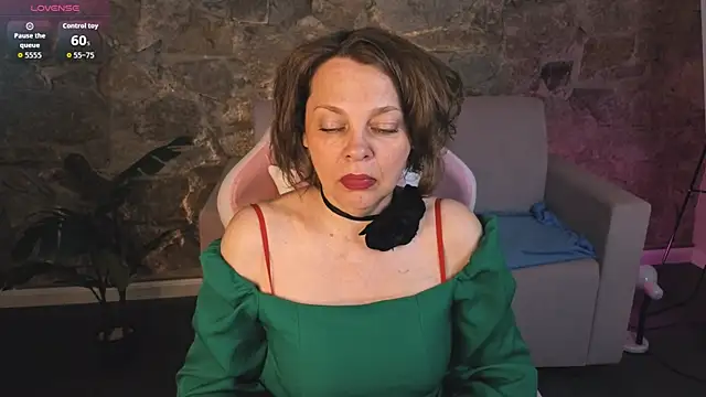 Snapshot of LiliaLawson chatting on 06/20/26, 01:21 LiliaLawson online show from 06/20/26, 01:21