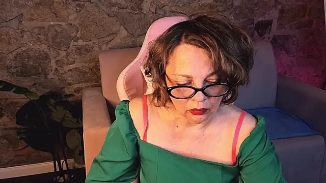 Snapshot of LiliaLawson chatting on 05/25/26, 01:16 LiliaLawson online show from 05/25/26, 01:16