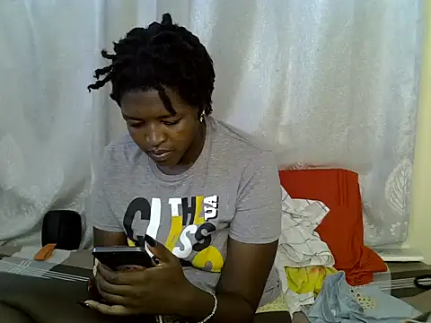 Snapshot of Lorainebabes chatting on 06/19/26, 05:24 Lorainebabes online show from 06/19/26, 05:24