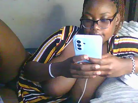 Snapshot of Sexy-Mish chatting on 05/20/26, 06:38 Sexy-Mish online show from 05/20/26, 06:38