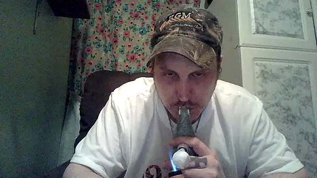 Snapshot of JoeFavorite69 chatting on 05/15/26, 08:23 JoeFavorite69 online show from 05/15/26, 08:23