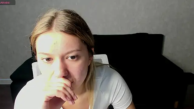Snapshot of Shakira_Lux chatting on 06/11/26, 08:00 Shakira Lux online show from 06/11/26, 08:00