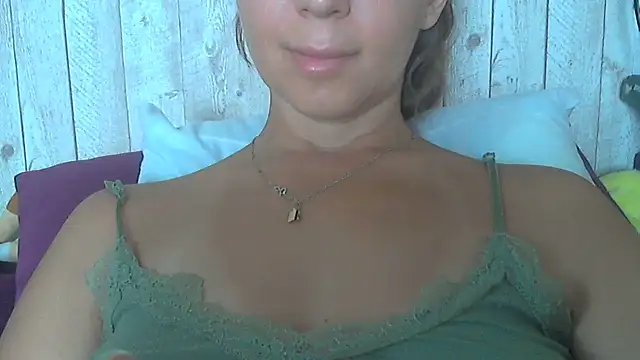 Bella--White online show from 07/05/26, 06:20