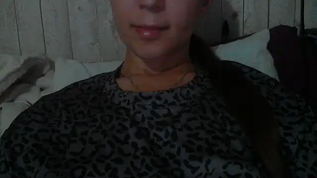 Snapshot of Bella--White chatting on 05/29/26, 04:13 Bella--White online show from 05/29/26, 04:13