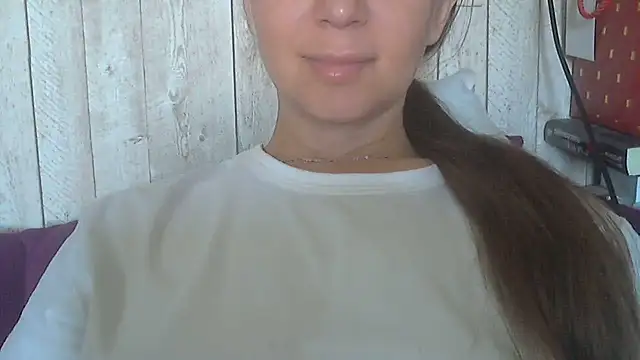 Snapshot of Bella--White chatting on 05/26/26, 05:49 Bella--White online show from 05/26/26, 05:49