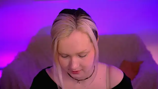 ViolettWoods online show from 06/17/26, 06:24