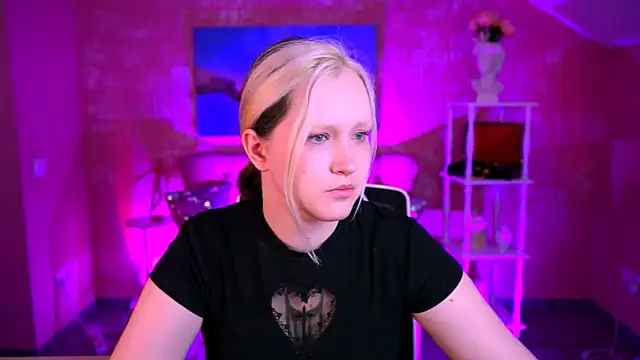 ViolettWoods online show from 06/10/26, 06:14
