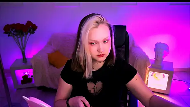 ViolettWoods online show from 06/30/26, 06:24