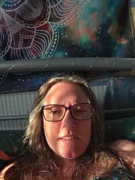 Snapshot of Izzylove47 chatting on 06/19/26, 05:35 Izzylove47 online show from 06/19/26, 05:35