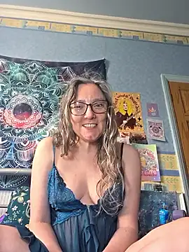 Izzylove47 online show from 05/18/26, 11:48