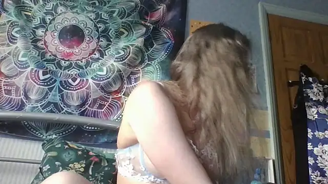 Snapshot of Izzylove47 chatting on 06/05/26, 09:26 Izzylove47 online show from 06/05/26, 09:26