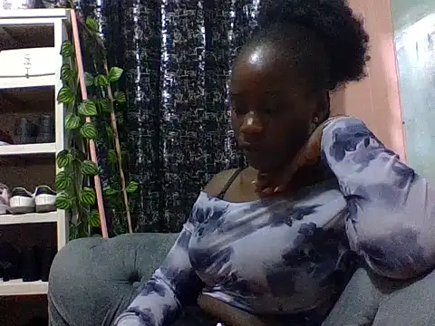 Snapshot of Curvyqueeh chatting on 06/04/26, 01:16 Curvyqueeh online show from 06/04/26, 01:16