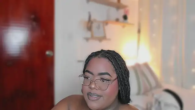 Snapshot of Ayanaa_Ebony_ chatting on 05/19/26, 11:28 Ayanaa Ebony online show from 05/19/26, 11:28