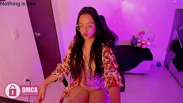 Snapshot of Spicydollx_1 chatting on 06/10/26, 04:30 Spicydollx 1 online show from 06/10/26, 04:30