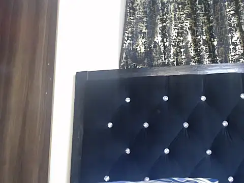Queen bee25 online show from 05/28/26, 08:15
