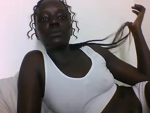 Snapshot of LatishLava chatting on 05/17/26, 02:06 LatishLava online show from 05/17/26, 02:06